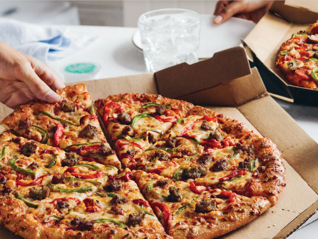 Dominos pica