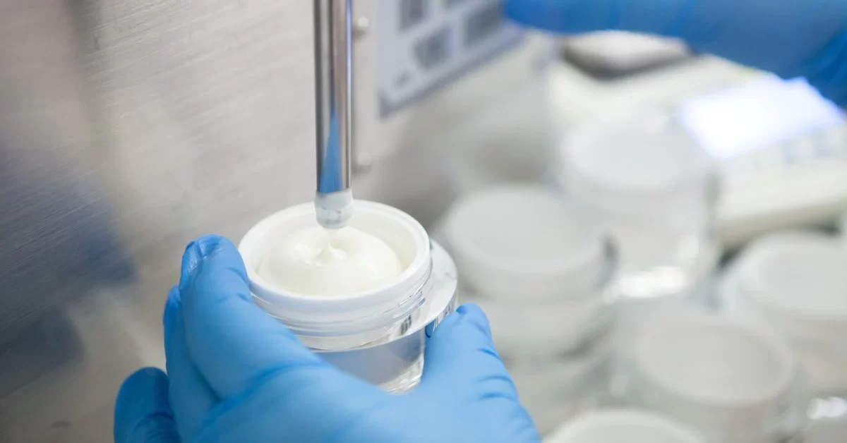 Kosmetikos gamintojai sutarė dėl ilgalaikio bendradarbiavimosu VU Gyvybės mokslų centru