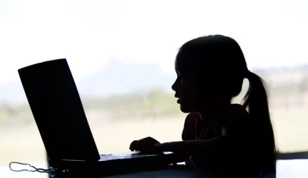 Pornografijos žiūrėjimas vaikų tarpe