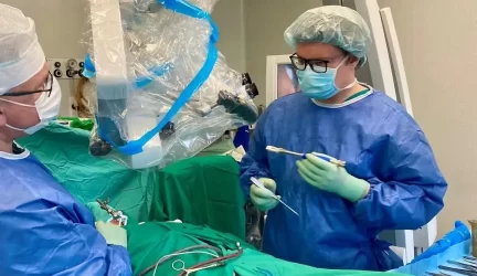 neurochirurginė operacija naudojant naujos kartos mobilius implantus