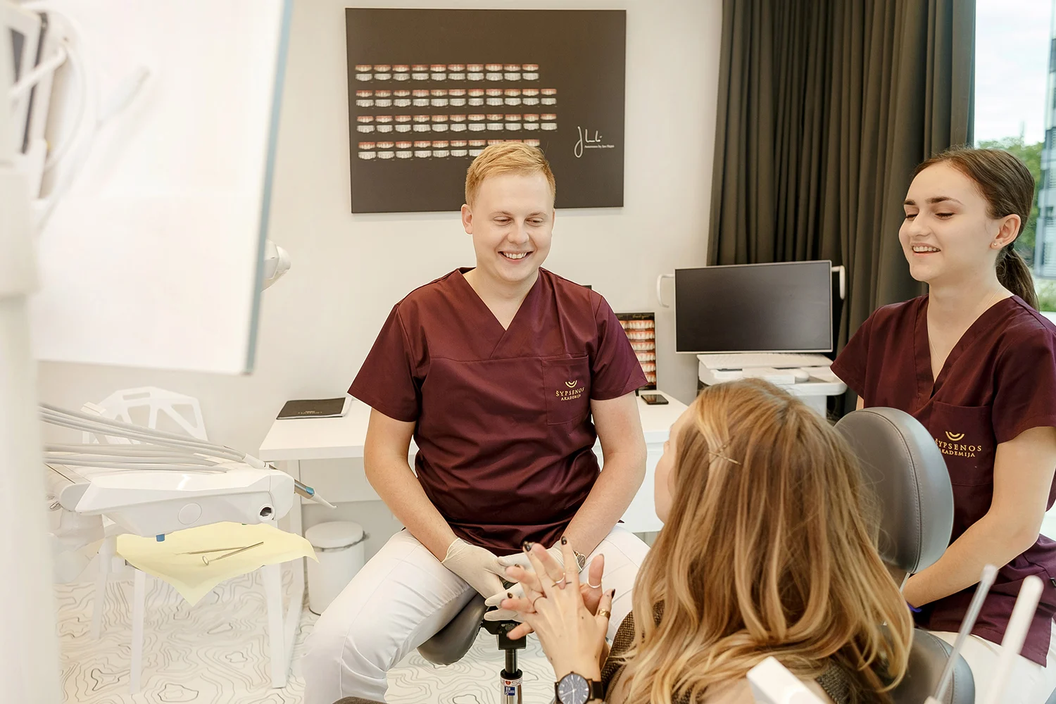 Dantų implantacija