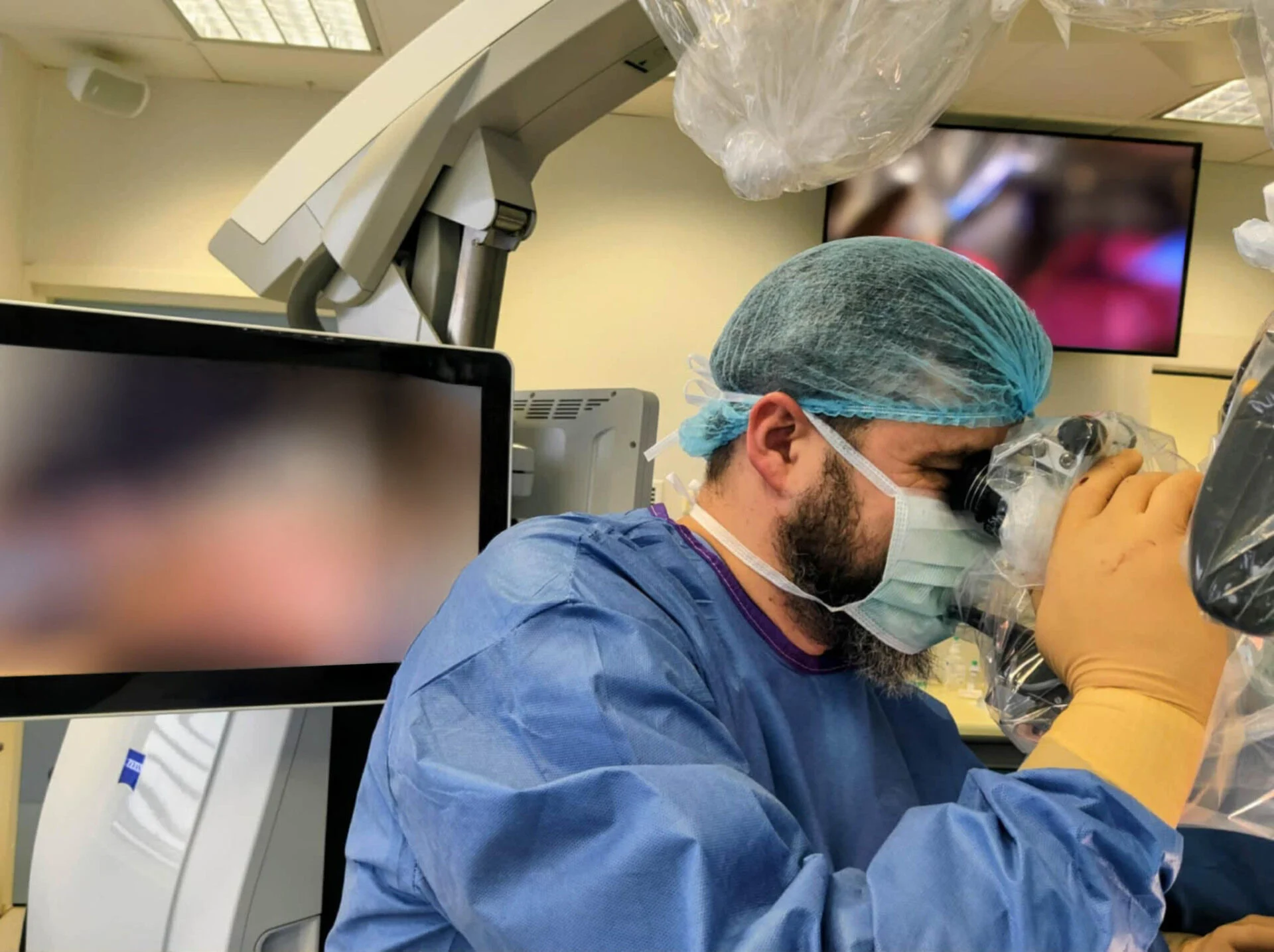 Santaros klinikų gydytojai neurochirurgai