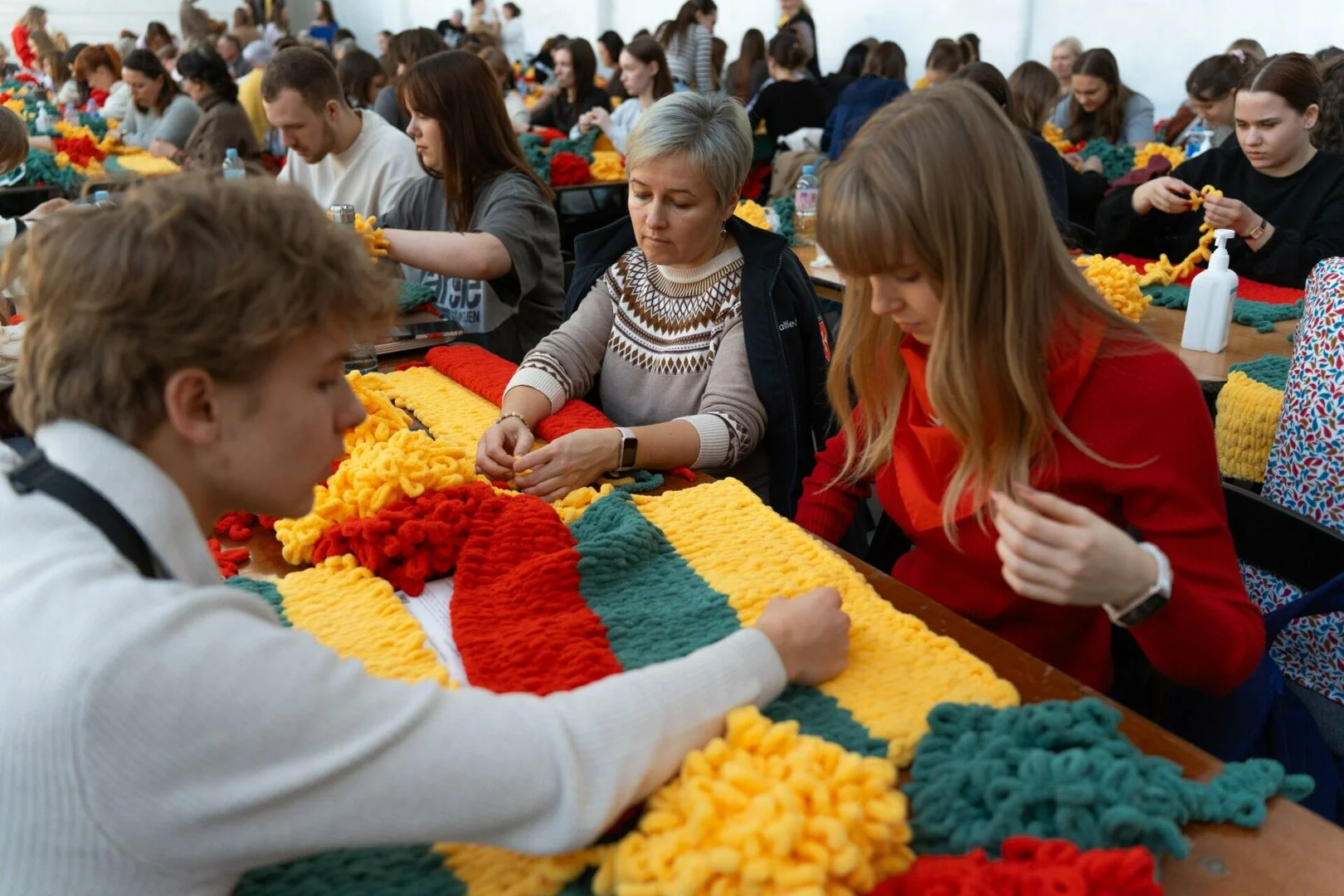 Mažiesiems iš didelių rankų