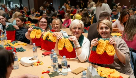 Mažiesiems iš didelių rankų