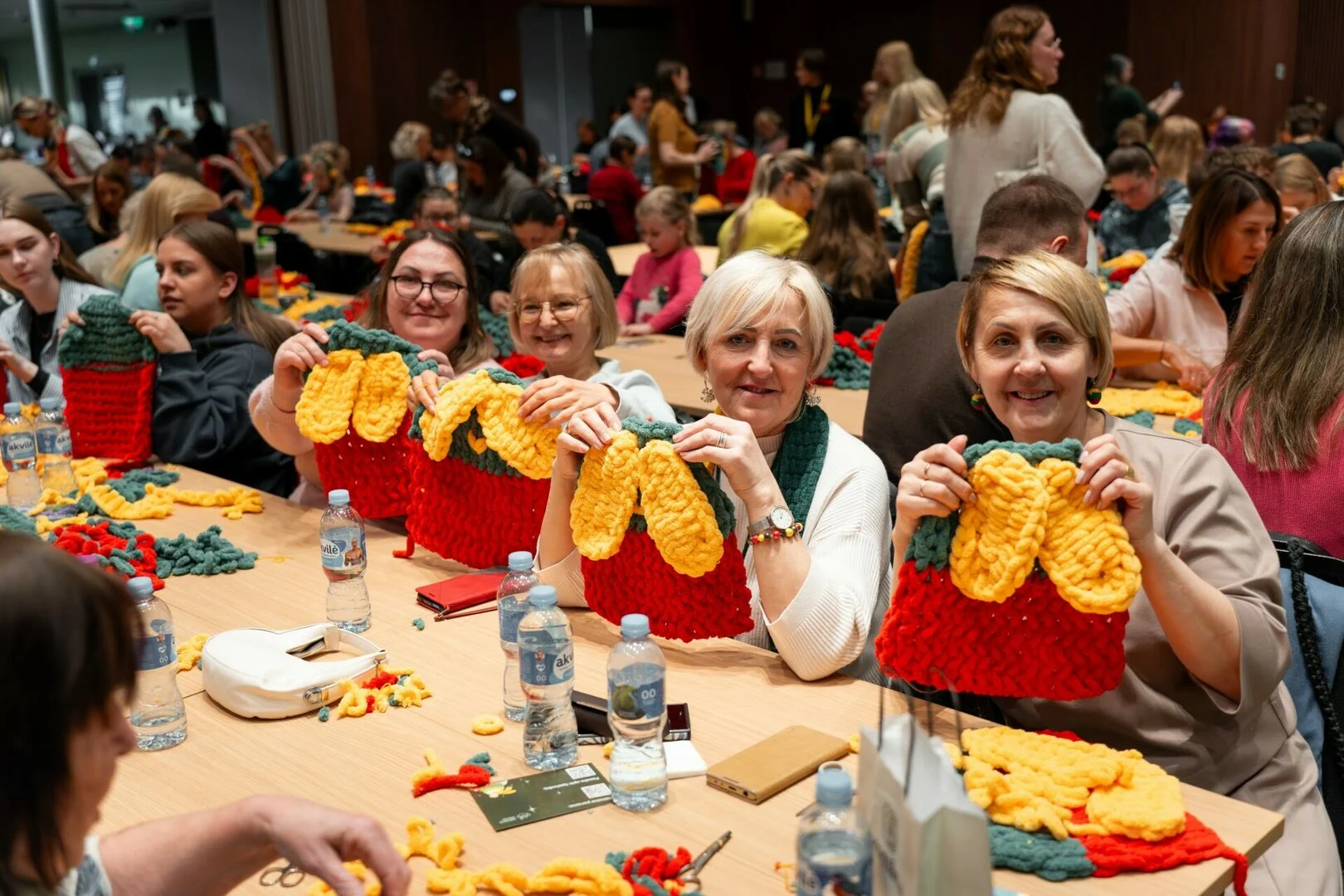 Mažiesiems iš didelių rankų