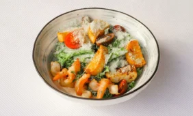 Salotos su krevetėmis