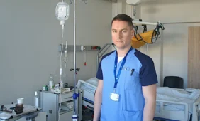 Respublikinės Šiaulių ligoninės Geriatrijos skyriaus slaugytojas Mindaugas Giniotis.