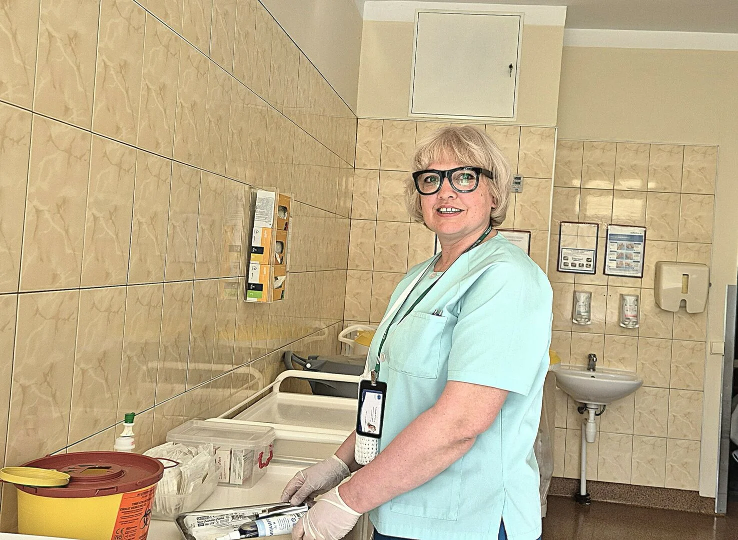 Respublikinės Šiaulių ligoninės Chirurgijos klinikos Ambulatorinės ir dienos chirurgijos skyriaus bendrosios praktikos slaugytoja Nadiežda Pirogova. (Zitos Katkienės nuotr.)