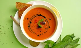 pomidorų ir arbūzo gazpacho