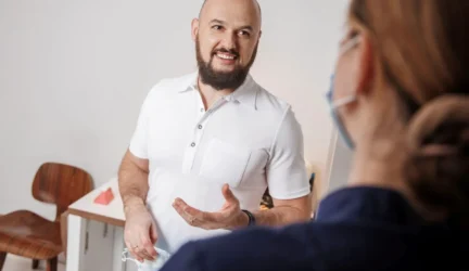 Dantų implantacijos ekspertas gydytojas Tomas Stumbrys
