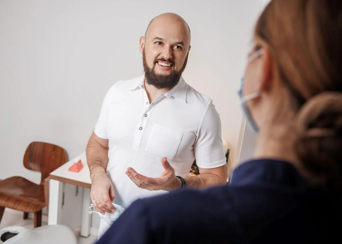 Dantų implantacijos ekspertas gydytojas Tomas Stumbrys