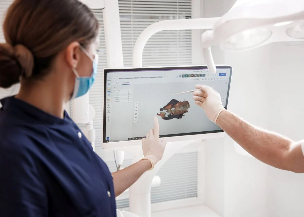 Dantų implantacijos gydymo plano sudarymas su odontologu