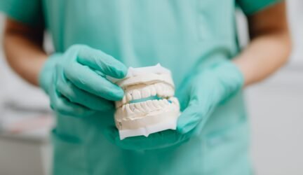 Visi dantys ant 4 implantų