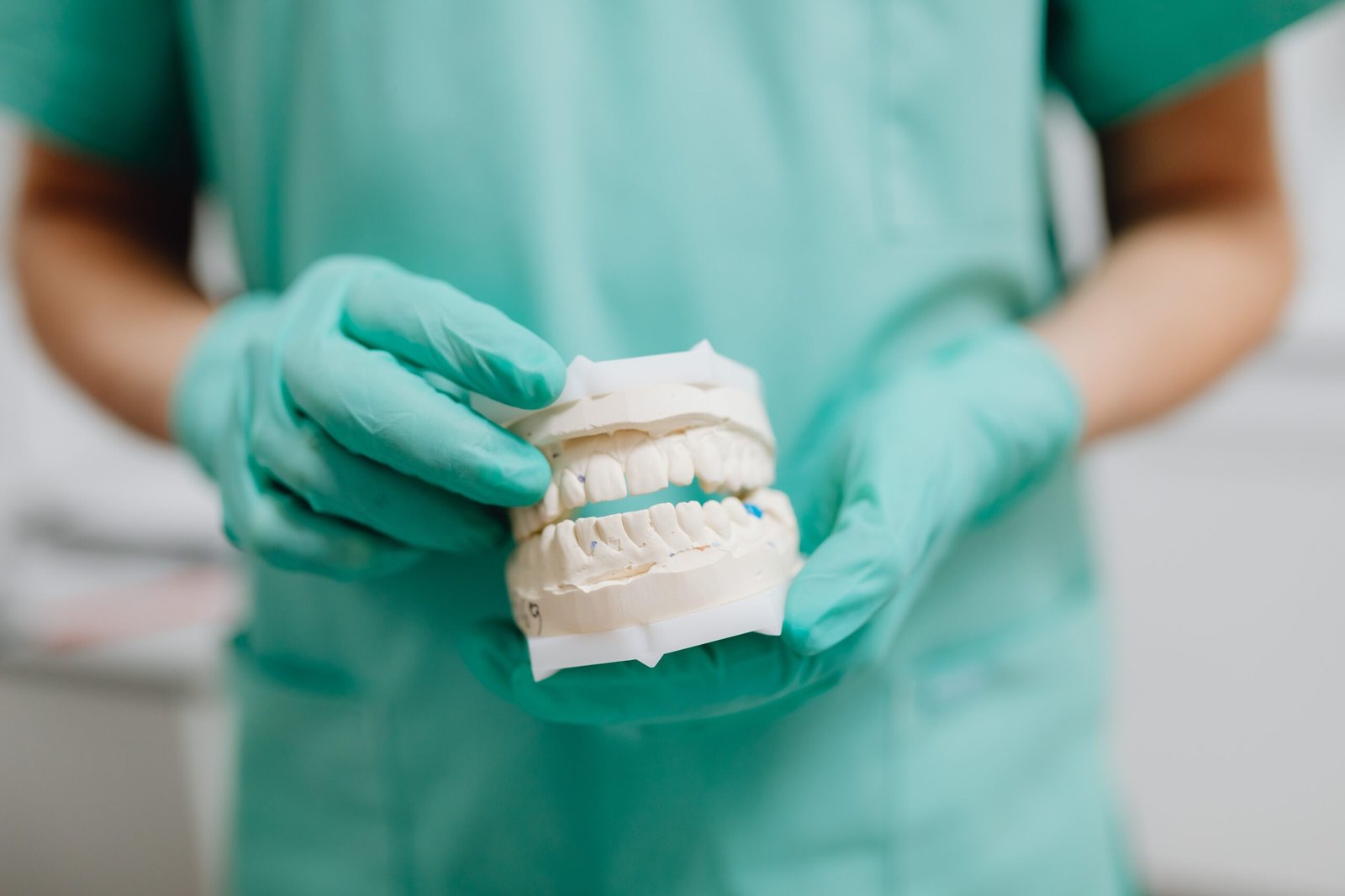 Visi dantys ant 4 implantų